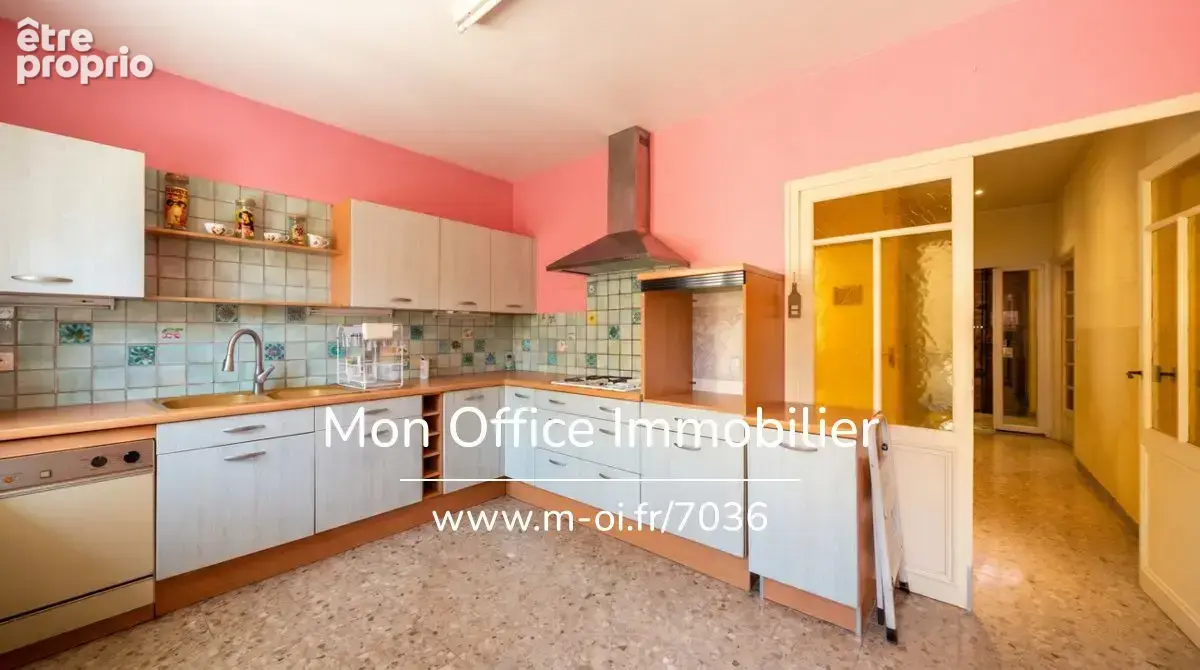 Référence : 7036-CDI. - Grande maison de ville avec cour intérieure et fort potentiel - photo 8