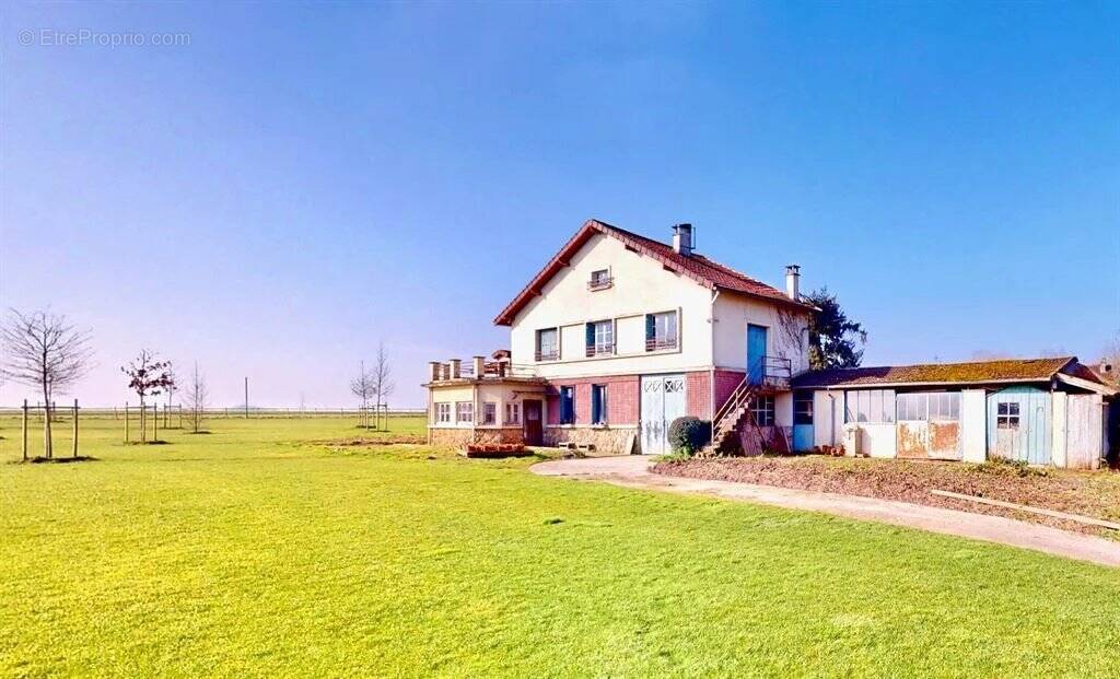 Maison à DAMPIERRE-EN-YVELINES