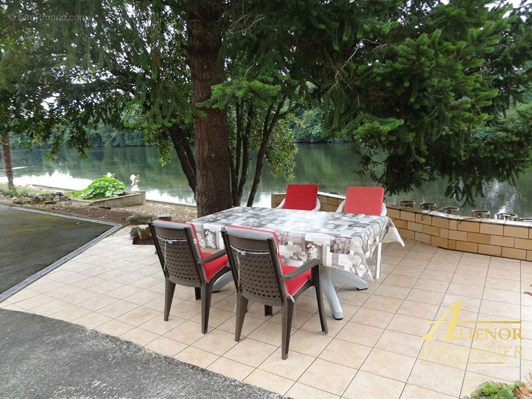 Maison à SAINT-CAPRAISE-DE-LALINDE