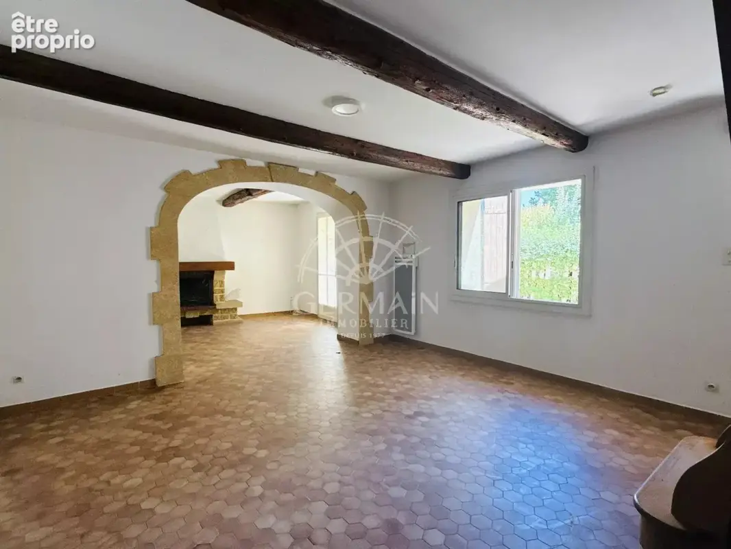 Le Thor, à vendre, mas à rafraîchir avec double garage et dépendance sur environ 1600 m² de terrain. - photo 8