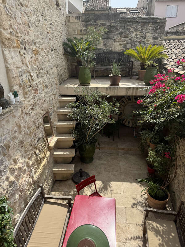 Intra-Muros, Maison de village avec patio - photo 10