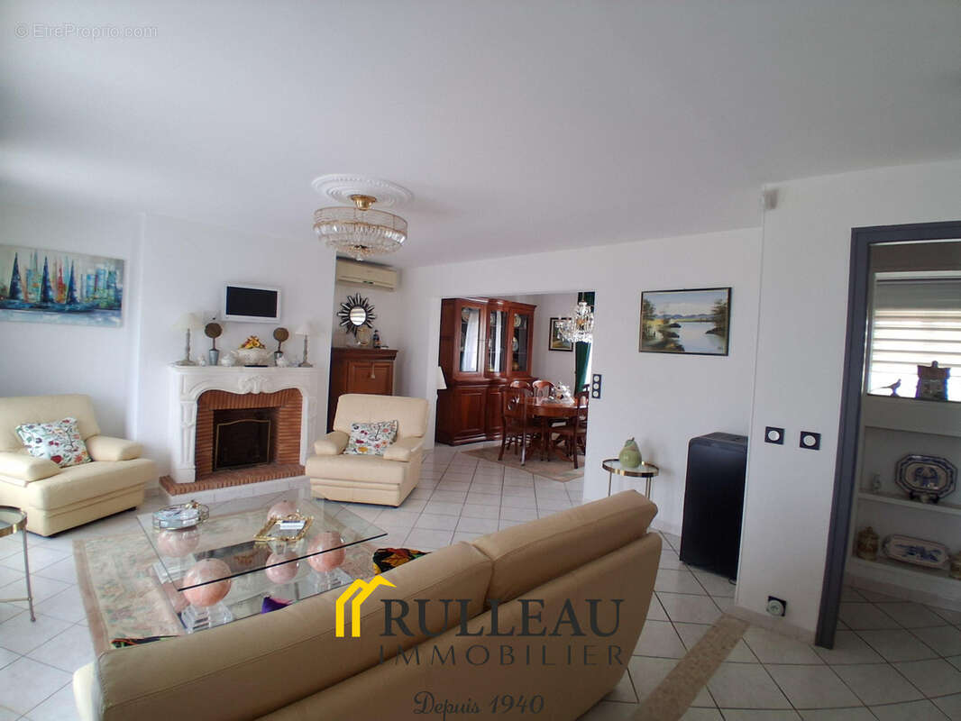 Maison familiale de caractere de 153 m2 habitables - terrain de 1223 m2 - proche centre saint louis de montfer - photo 8