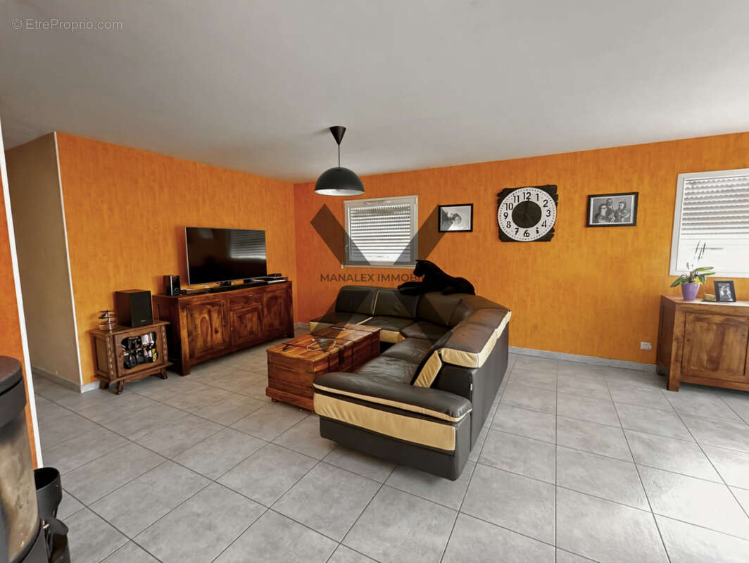 Maison à SAINT-GERMAIN-LESPINASSE