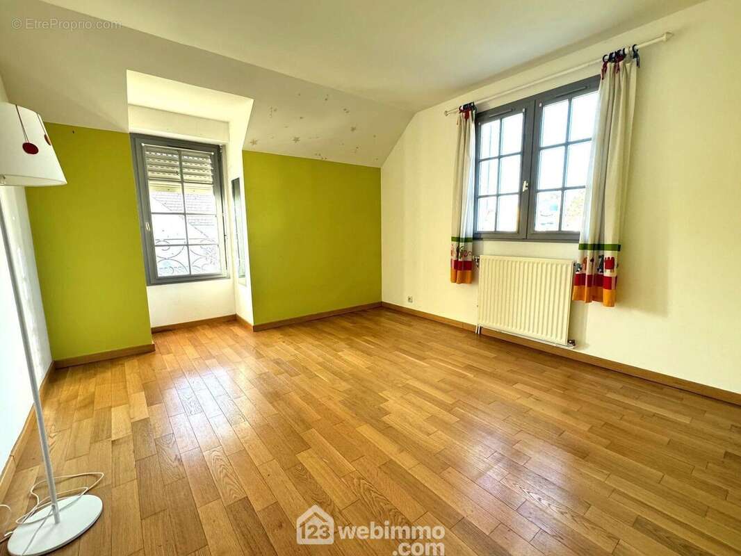 ... puis la deuxième... - Maison à BONDOUFLE