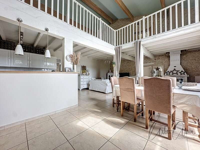 Dpt Haute Garonne (31), à vendre proche de VILLEFRANCHE DE LAURAGAIS maison en pierre de 676 m² - Terrain de 3 400m² - photo 3