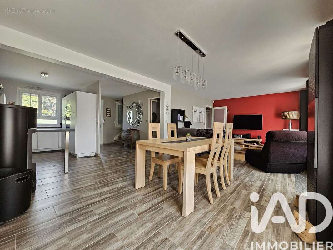 Maison 142 m² à Coulaines  - photo 2