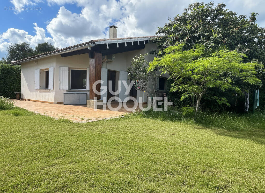 Appartement à CHATEAUNEUF-DE-GADAGNE