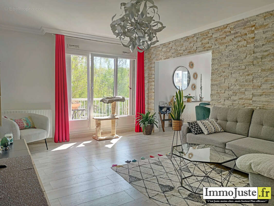Appartement à MAGNY-LES-HAMEAUX