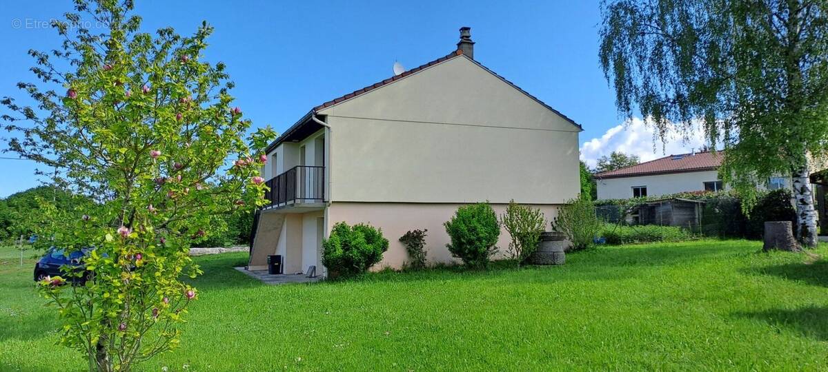 Maison à CUNLHAT