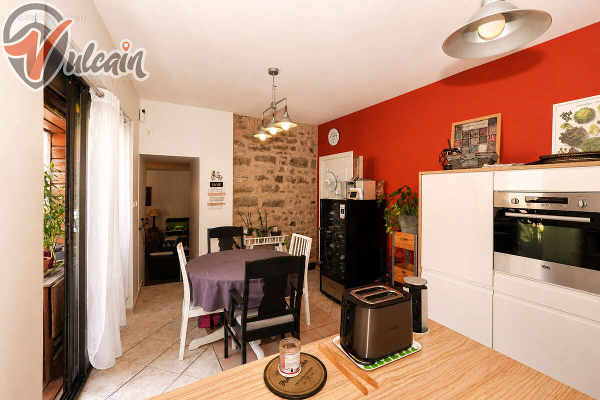 Maison de bourg avec cour et garage - photo 3