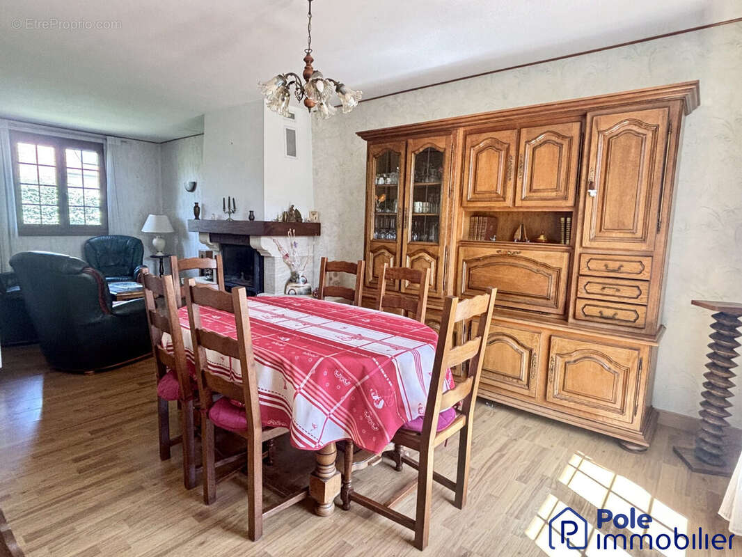Maison plain-pied- séjour-salon - Maison à TOURVILLE-SUR-ODON