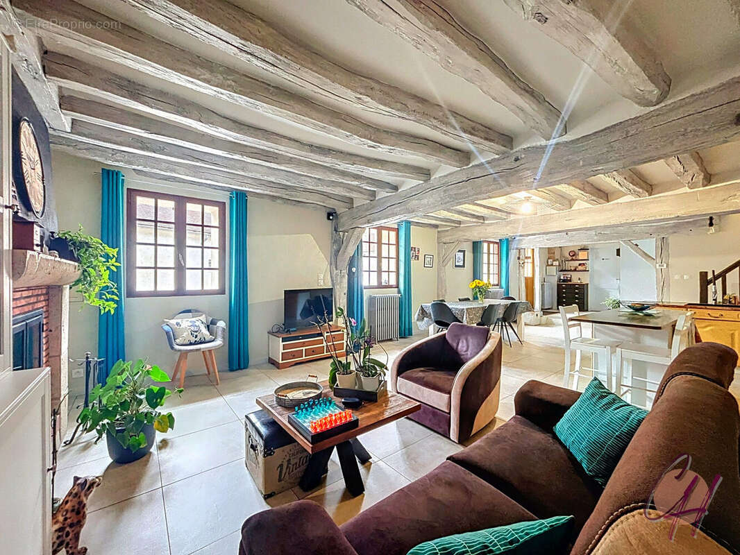 Maison à POCE-SUR-CISSE