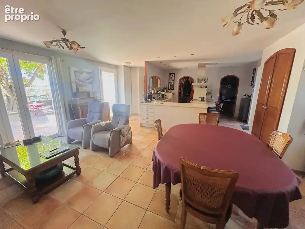Appartement 5 pièces 137 m² à vendre à Greoux-Les-Bains (04800) - photo 8