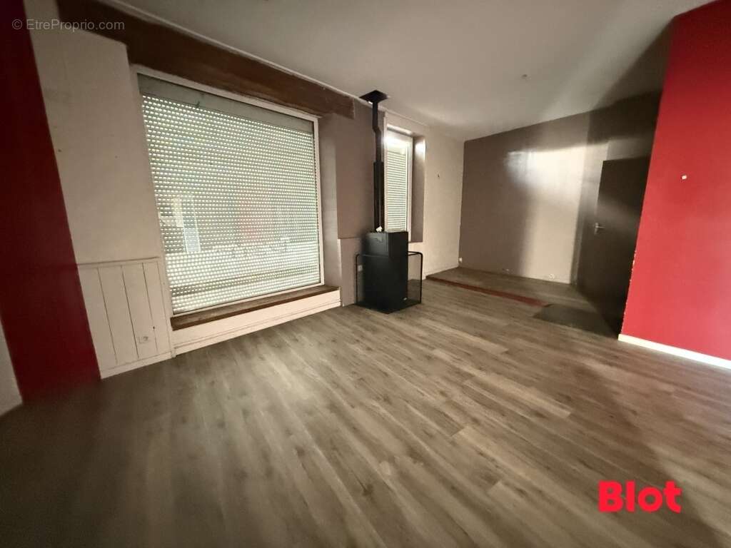 Appartement à MONTREUIL-SUR-ILLE