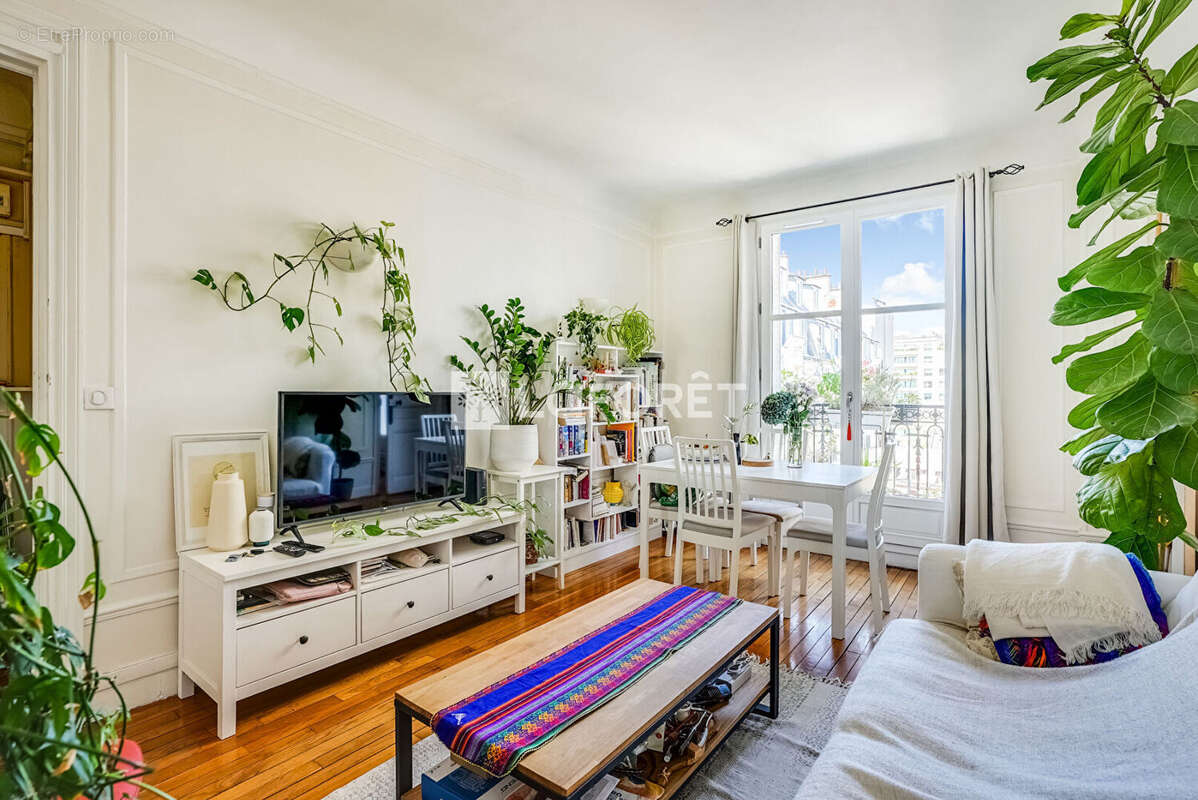 Appartement à PARIS-16E