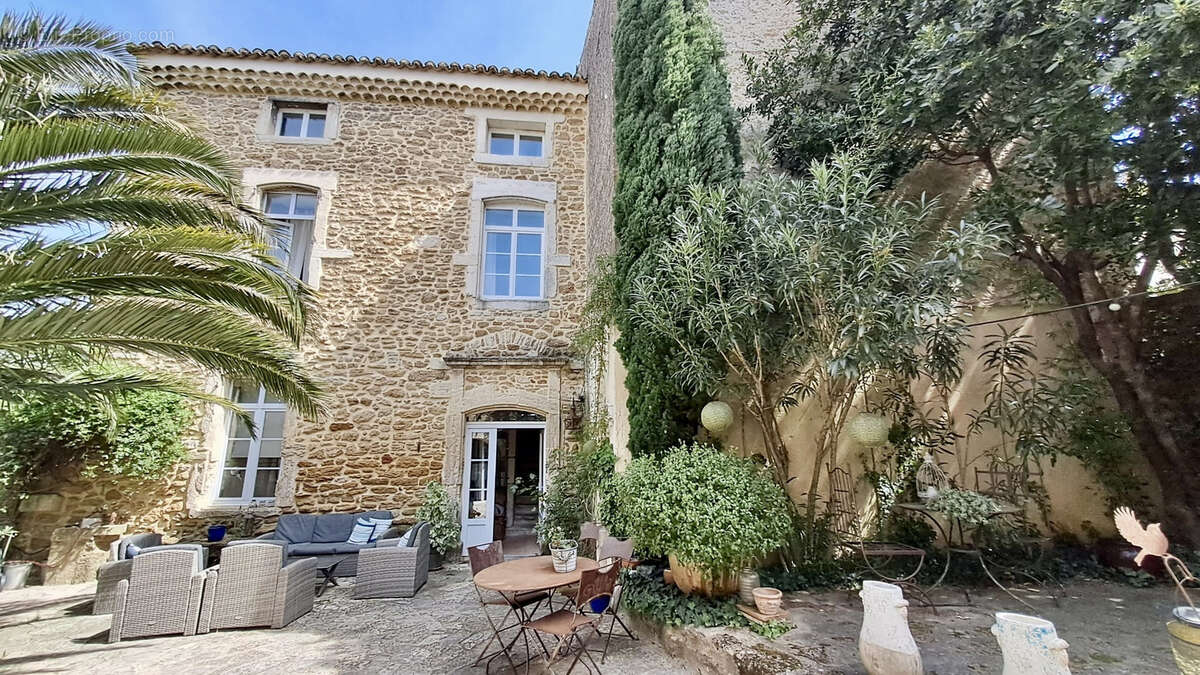 Maison à SUZE-LA-ROUSSE