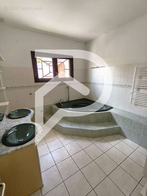 Maison à PETITE-ILE