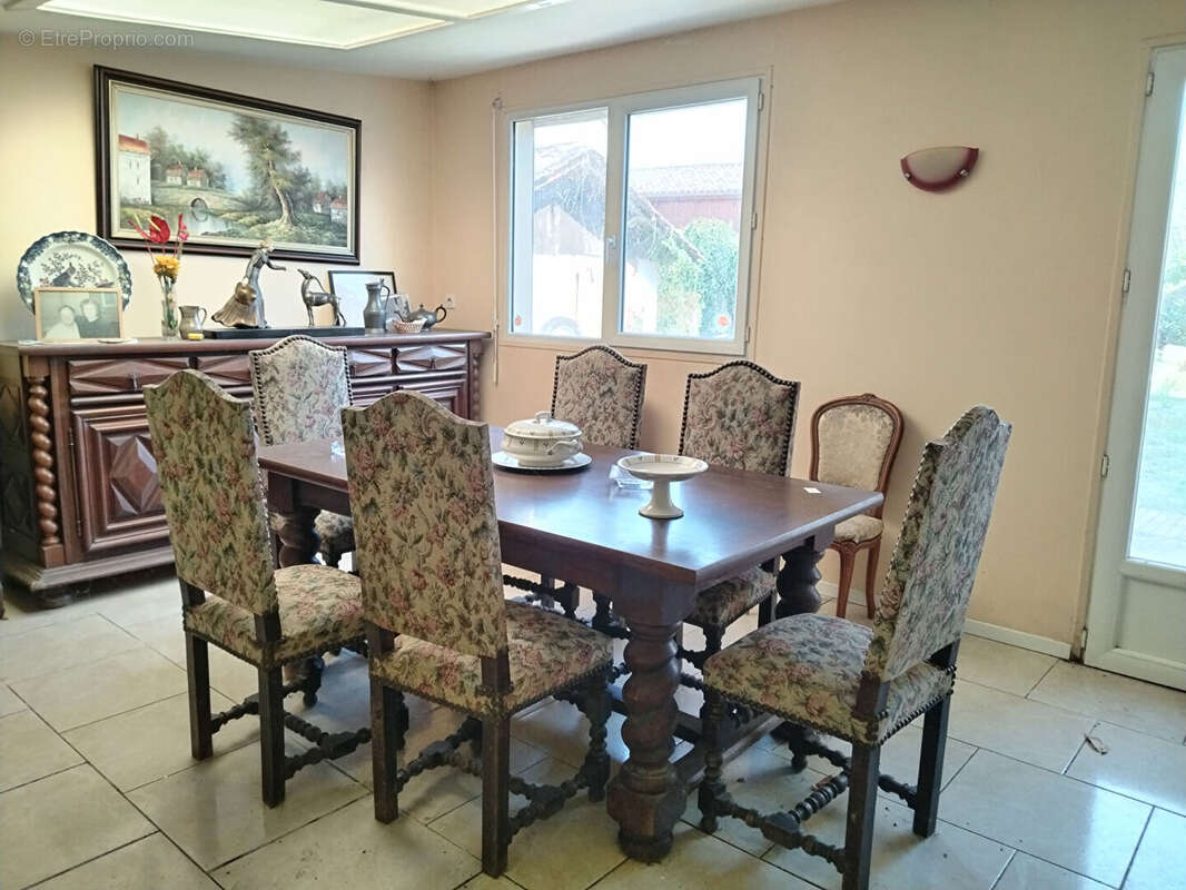Appartement à MENESPLET