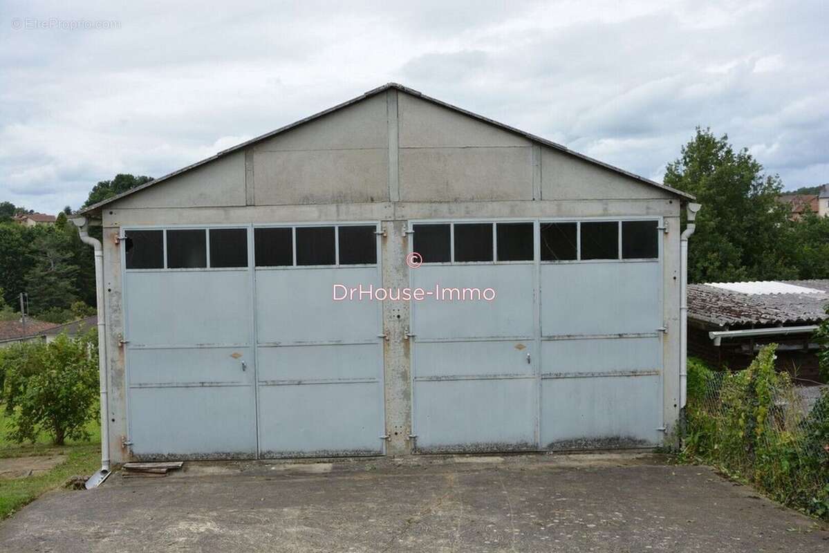 Terrain à AIXE-SUR-VIENNE