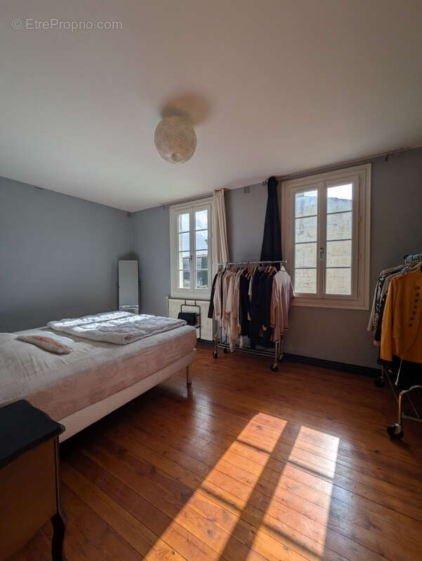 Maison à SAINT-GEORGES-DES-COTEAUX