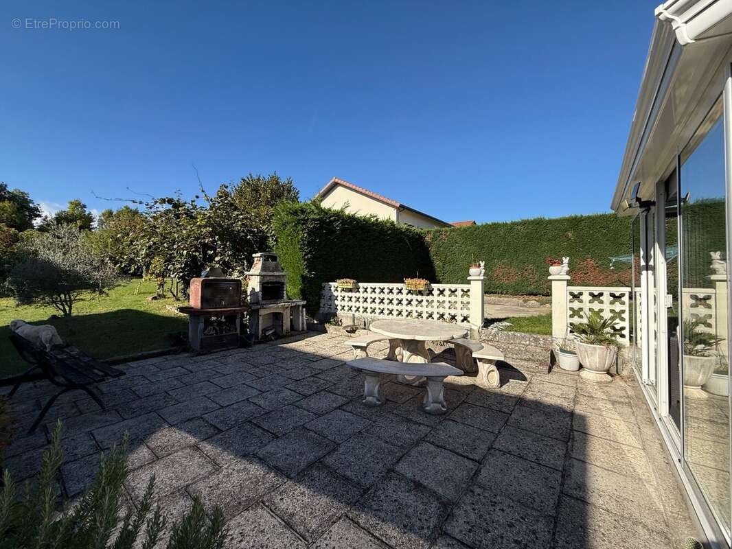 Maison à CHARNECLES