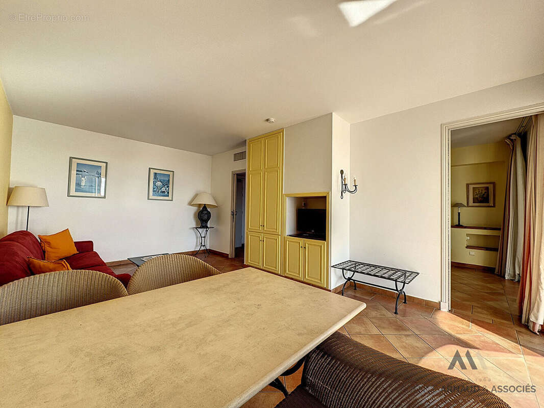 Appartement à SAINT-CYR-SUR-MER