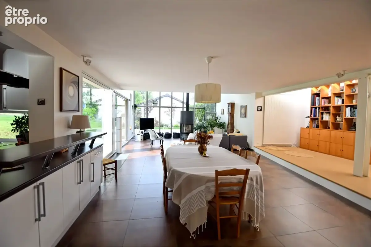 Dpt Yvelines (78), à vendre VILLENNES SUR SEINE, propriété P11 de 327,3 m² sur un terrain piscinable de 1 495,00 m² - photo 6