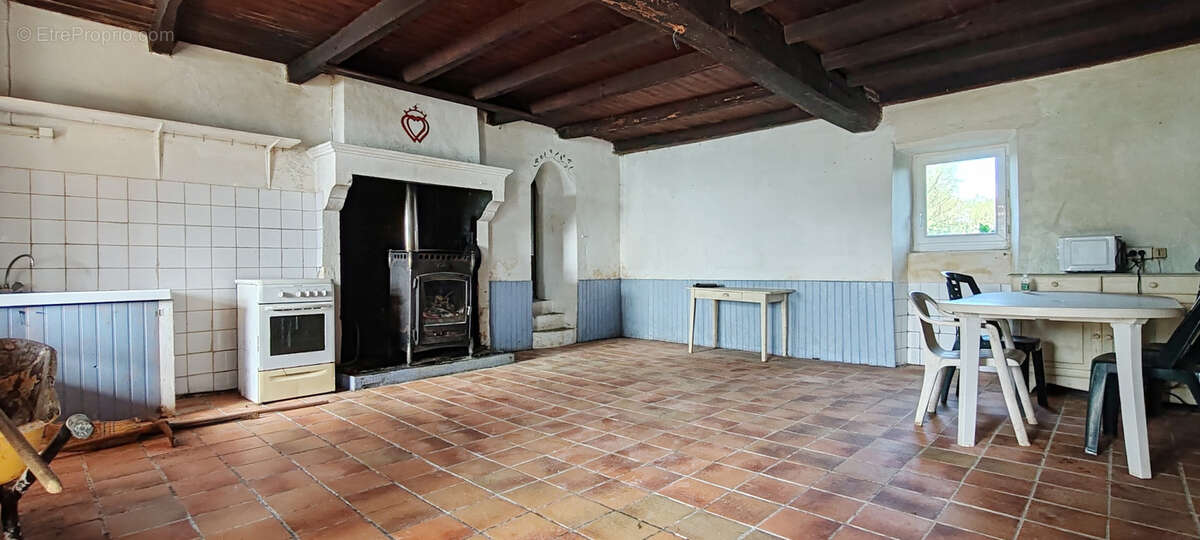 Maison à SAINT-HILAIRE-LE-VOUHIS