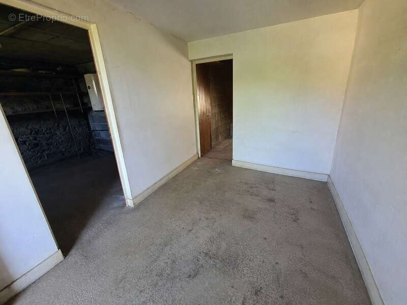Maison 152 m²,3 pièces, sous sol total, terrain de 2 358 m² - photo 7