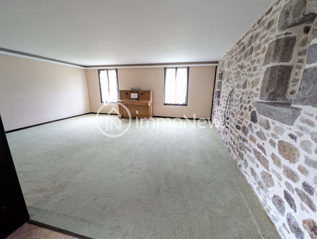 Propriéte de 202 M2 sur un terrain constructible de 1565 m2 - photo 4