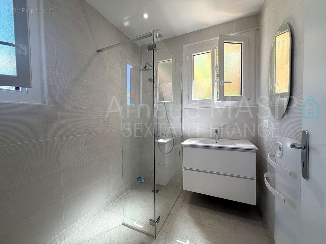 Pavillon de plain pied renove 64m² hab, jardin, terrasse, garage, cave, atelier, proche commodites - photo 14