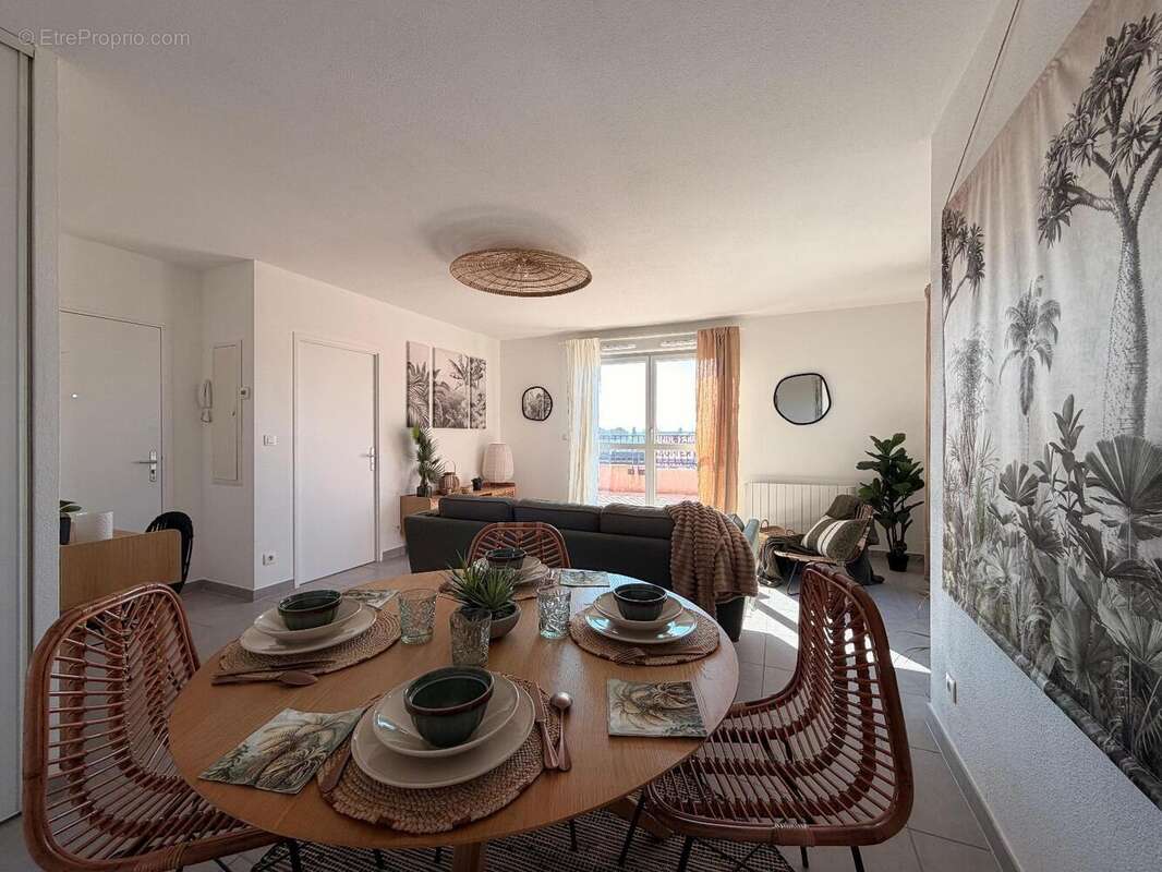   - Appartement à VILLEFRANCHE-SUR-SAONE