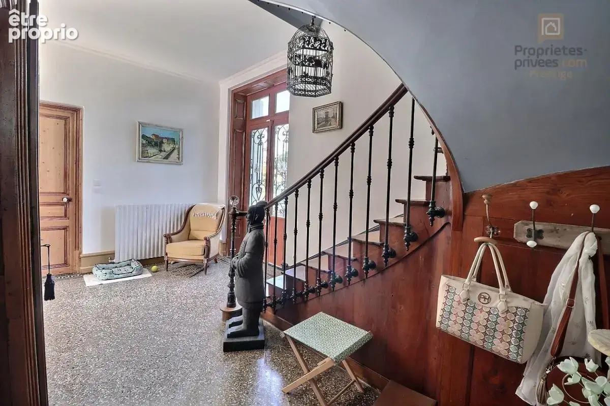 Maison bourgeoise de 380 m2 sur 3 niveaux avec de nombreuses possibilités - photo 14