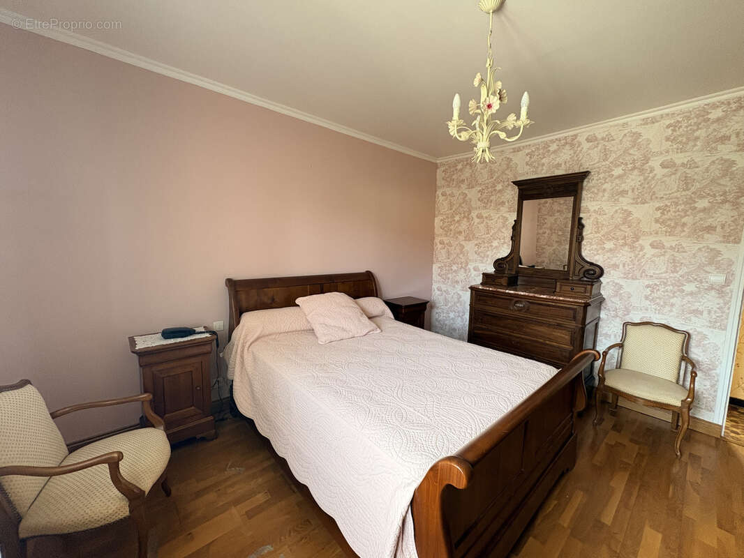 Maison à FONTAINE-LA-GUYON