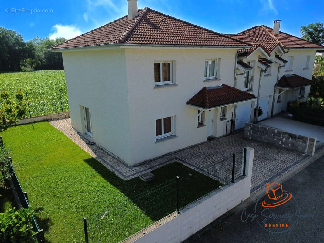 Maison à SAINT-GENIS-POUILLY