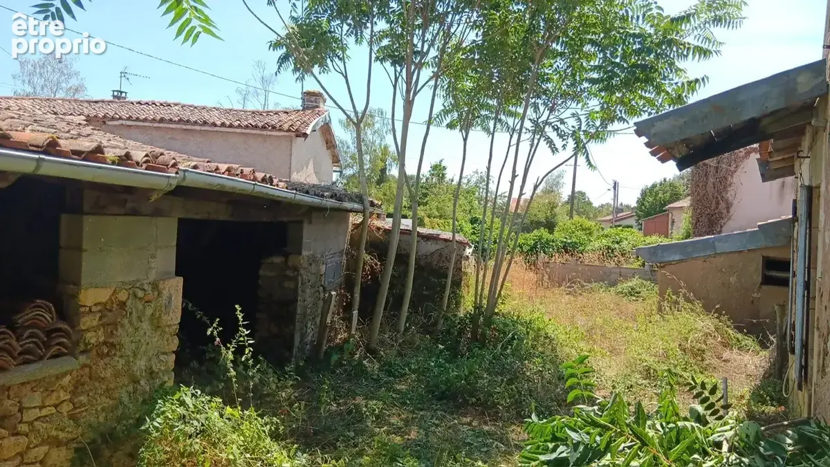 Maison ancienne à rénover   À 3 minutes de Gençay - photo 3