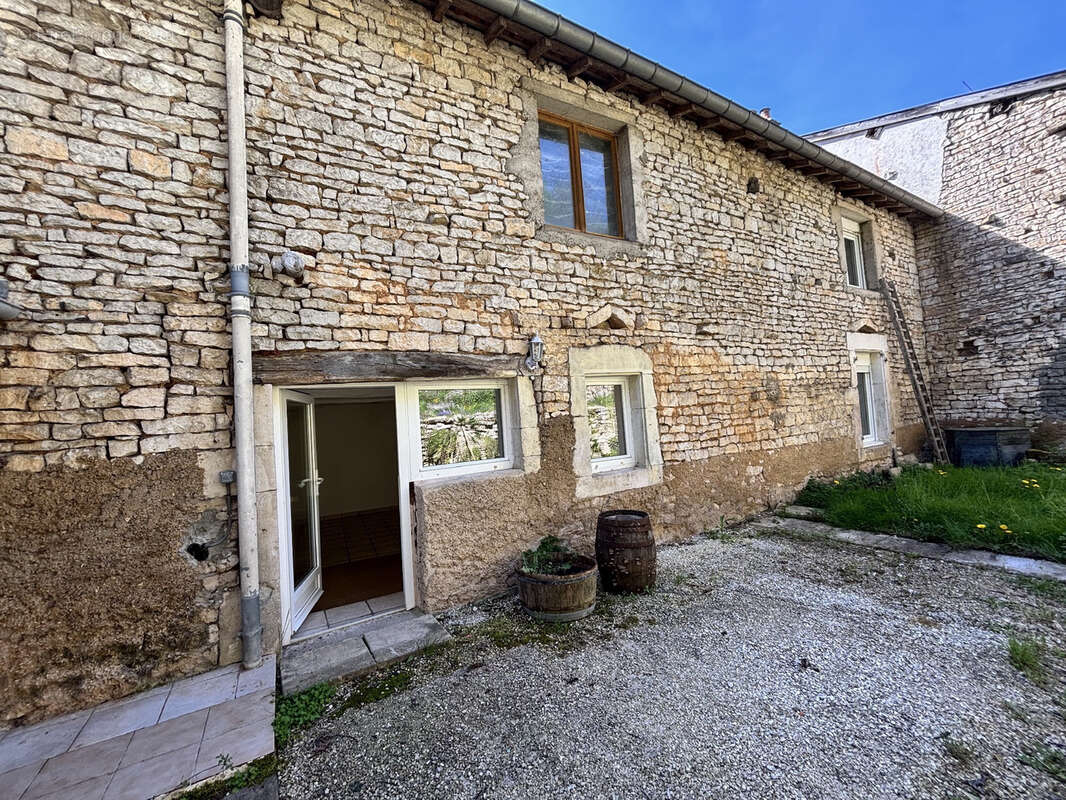 Maison à OURCHES-SUR-MEUSE