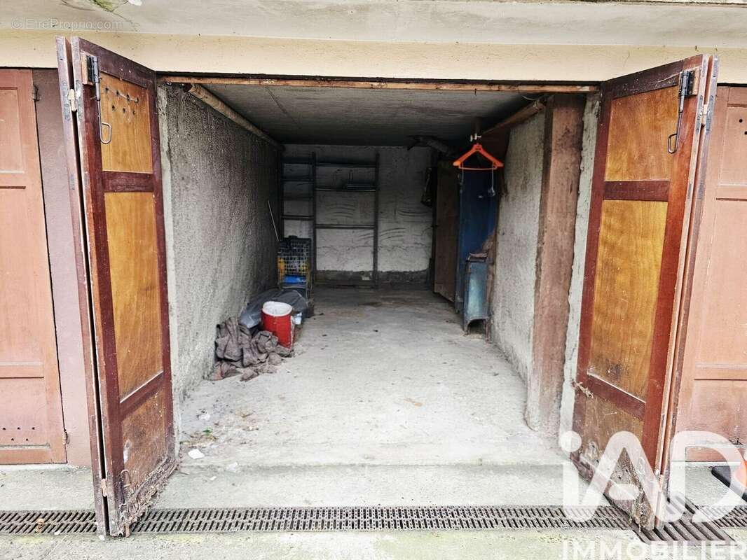 Photo 2 - Parking à TAVERNY