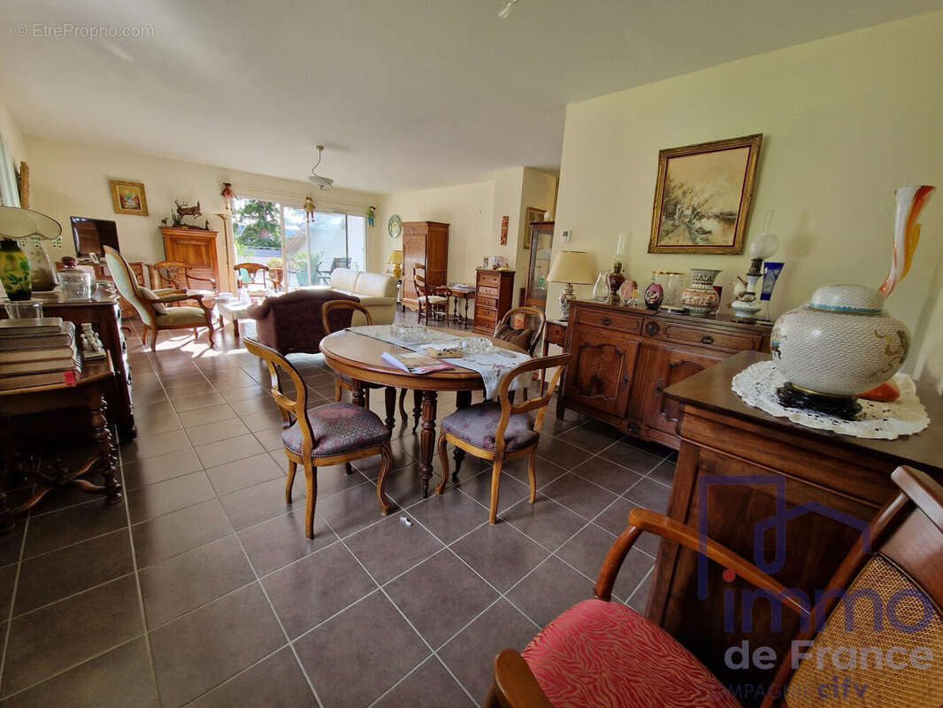 Appartement à SAINT-JUST-SAINT-RAMBERT