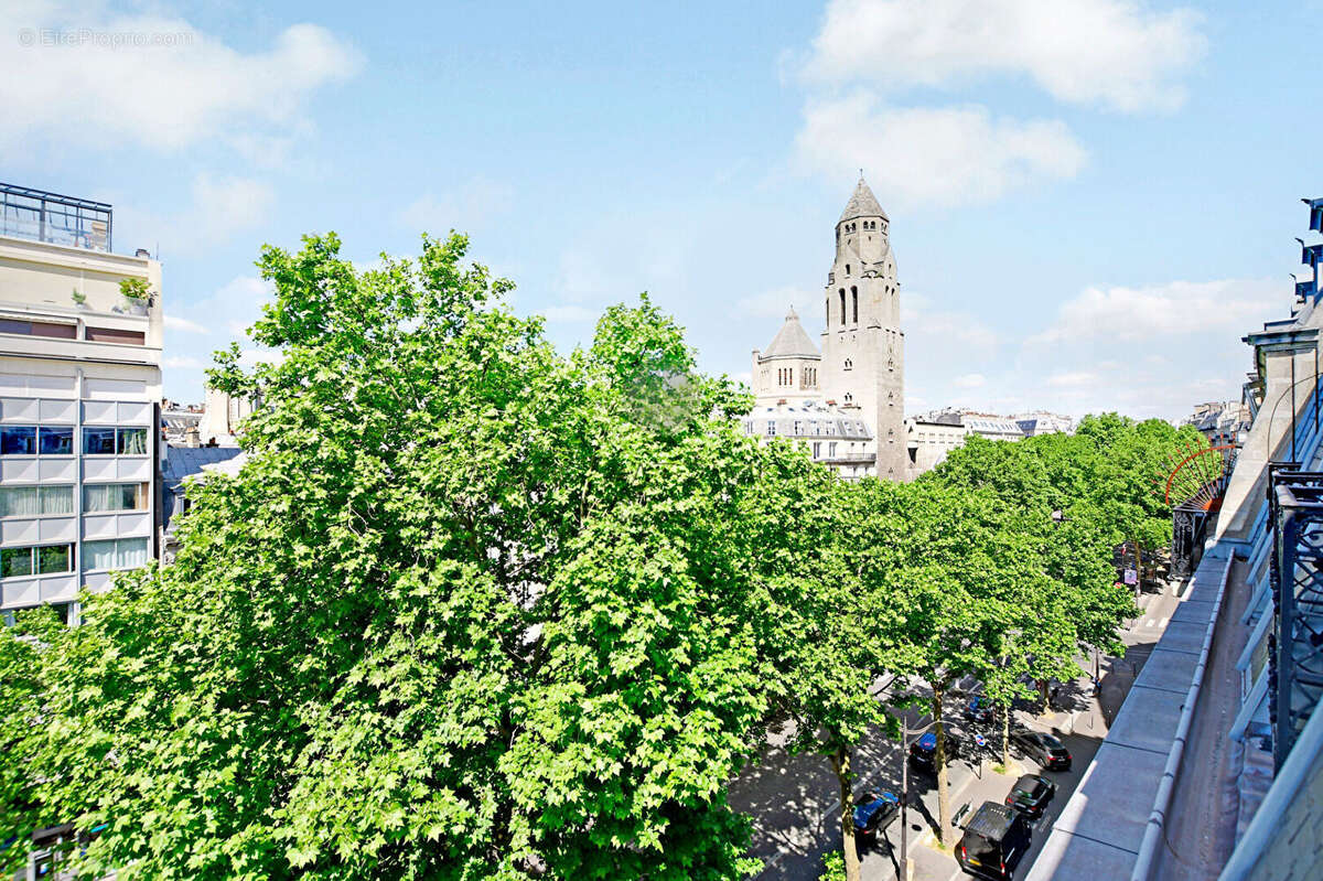 Appartement à PARIS-8E