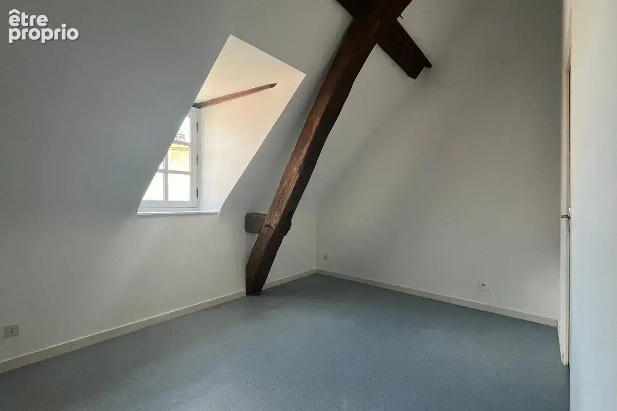 Loches - Proche de la Cité Royale - Appartement T3 - photo 6