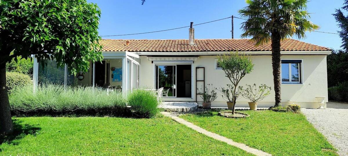 Photo 1 - Maison à SAINT-JEAN-D'ANGELY
