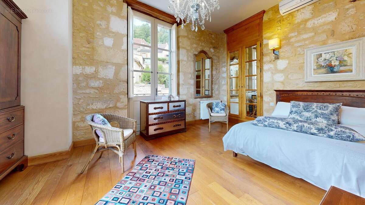 Maisondecaractereentierementrenoveedequatrechambre