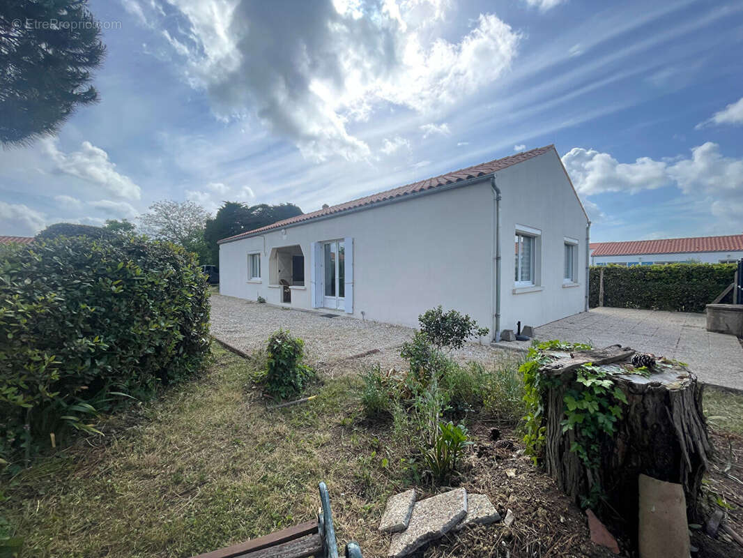Maison à LA BREE-LES-BAINS