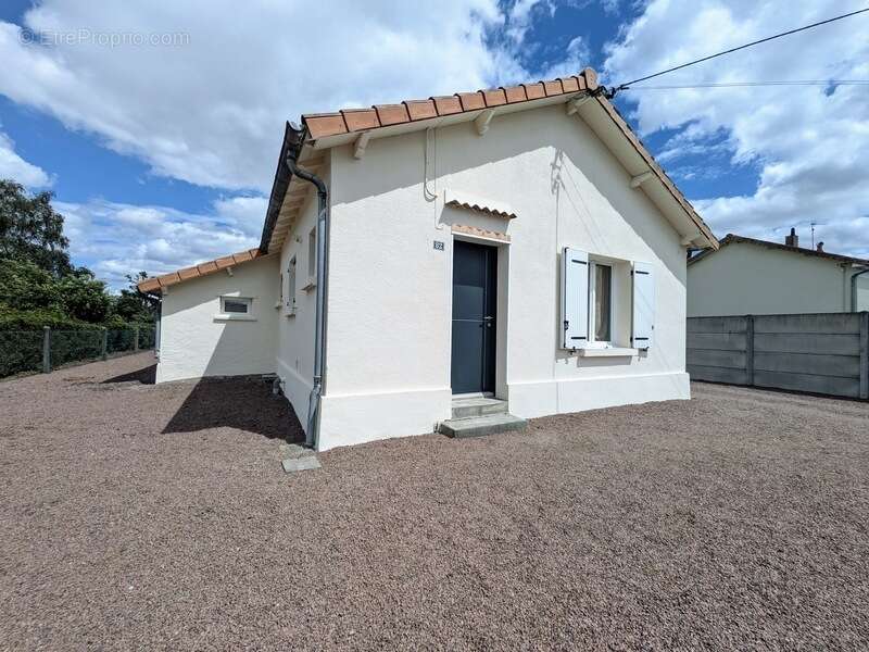 Maison plain-pied 75,5 m² - Thouars (79) - photo 2