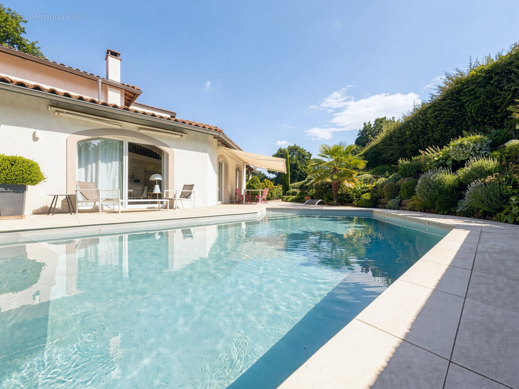 Maison à CHARBONNIERES-LES-BAINS