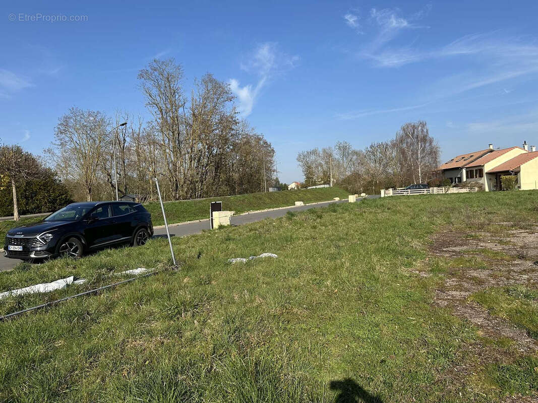 Terrain à POMMERIEUX