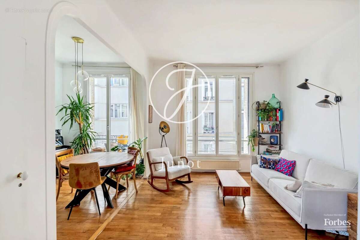 Appartement à PARIS-18E