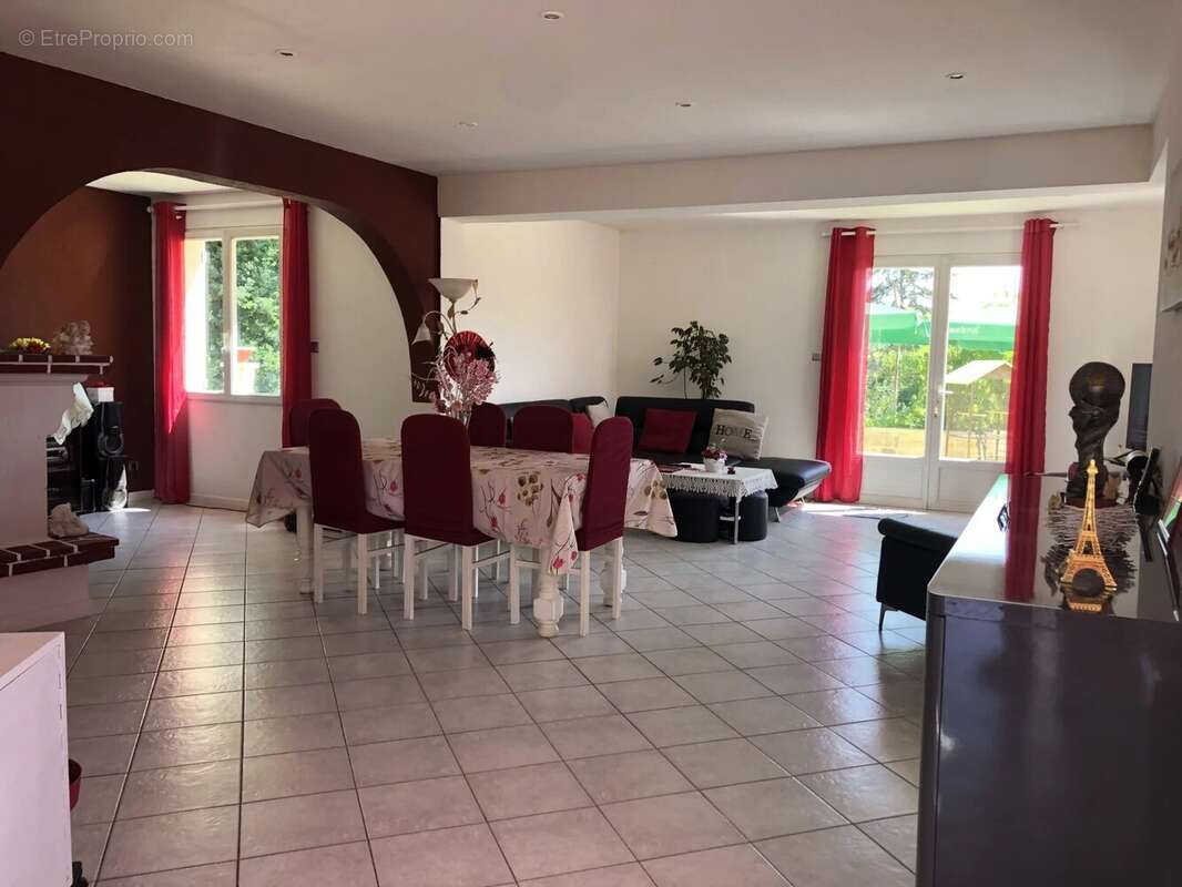 Maison à BAZOCHES-SUR-LE-BETZ