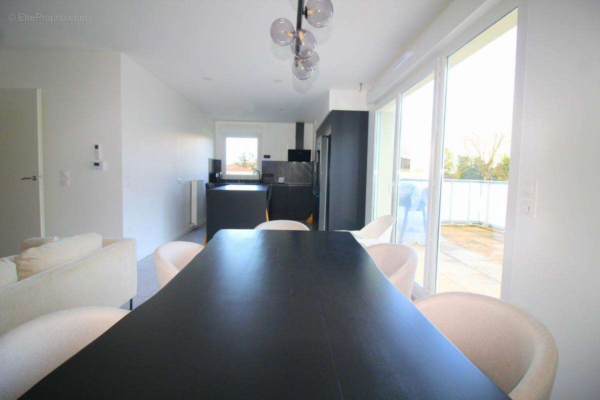 Appartement à MIRIBEL